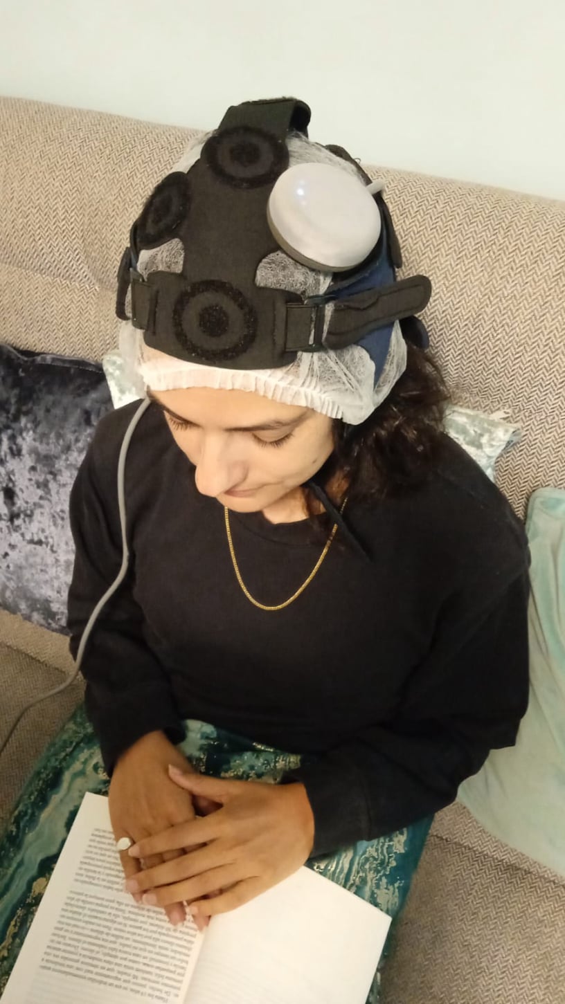 Terapia Estimulación Magnético Transcraneal estudiando